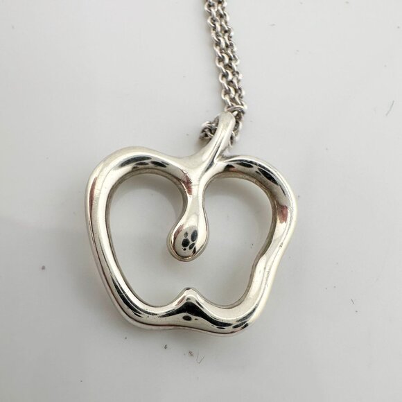 Tiffany & Co Apple Necklace in Sterling Silver - Picture 2 of 13